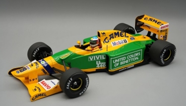 TMD18404A  Benetton B192 1992 Winner SPA GP #19 Driven by: Michael  Schumacher - with driver figure 1:18